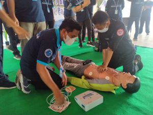 Team Code Blue RSUD Patuh Patut Patju Gelar Training Basic Support (BLS)