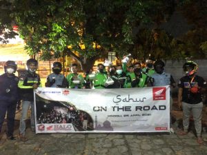 Tumbuhkan Rasa Solidaritas, Komunitas Honda NTB Berbagi lewat Sahur on the Road