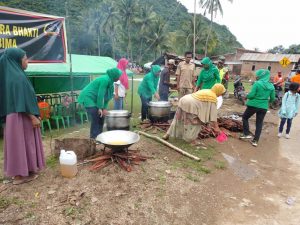 Dapur Lapangan TNI AD Siap Suplai Makanan Untuk Korban Banjir di Bima