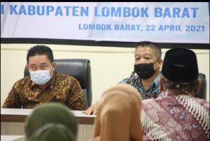 Plan Internasional Indonesia Serahkan APD Bagi Nakes dan Keluarga Rentan Untuk 10 Puskesmas di Lombok Barat.