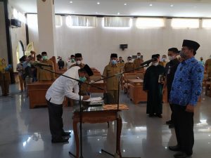 Bupati lombok barat lantik jaksa utama tinggi pratama menjadi inspektur kabupaten lombok barat.