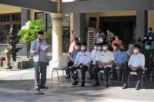 Wali Kota Serahkan Bantuan Kepada Petugas Kebersihan, Marbot dan Lembaga-Lembaga di Kota Mataram