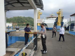 Kapal Seruduk Catwalk dan Tiang Hidrolik, Dermaga I Pelabuhan Penyeberangan Lembar Ditutup Sementara