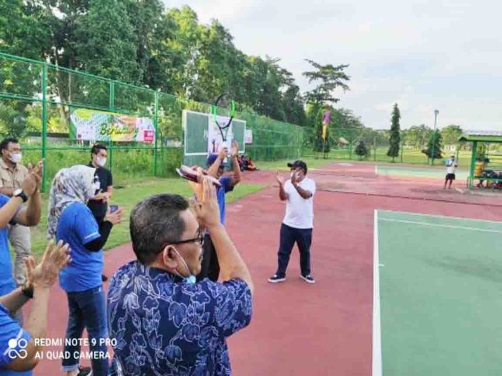 Bupati Lombok Barat Buka Turnamen Tenis Lapangan Beregu Se Nusa Tenggara Barat.