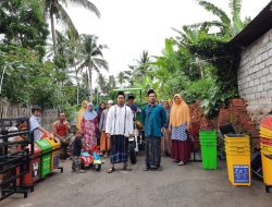 Masyarakat Desa Kembang Kerang Daya Terima Bantuan Roda Tiga dan Bak Sampah Tiga Warna