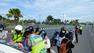 Sat Lantas Polres Lobar Tindak Pelanggaran Lalu Lintas Kasat Mata di Wilkum Polres Lobar