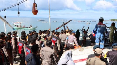 Penertiban Parkir Perahu Nelayan di Kawasan Wisata Senggigi Ricuh, Polisi Ambil Alih Situasi