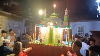 Miniatur Masjid Warnai Malam Takbiran Menyambut Hari Raya Idul Fitri 1443 Hijriah