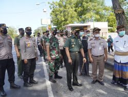 Danrem 162/WB Tinjau Posko Penyekatan PMK di Pelabuhan Kayangan.