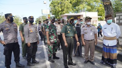 Danrem 162/WB Tinjau Posko Penyekatan PMK di Pelabuhan Kayangan.