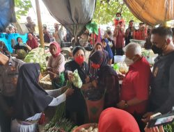 Kunjungi Pasar Kebon Roek di Mataram, Puan Maharani Bikin Heboh Emak-Emak Pengunjung Pasar