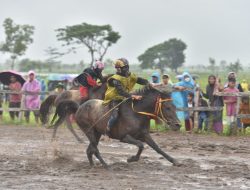 Meriah dalam Hujan! Balap Kuda Gubernur NTB Cup 2022 Sukses Digelar