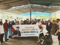 Rachmat Hidayat adakan Roadshow bagikan beragam bantuan sosial dan kemanusiaan untuk warga Lombok Tengah.