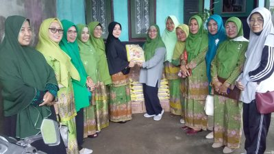 Muslimat NU  Cab.Sumbawa Serahkan  Bantuan  Terdampak Banjir