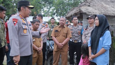 Polda NTB Bawa Ratusan Paket Sembako Untuk Warga Terdampak Banjir Bandang di Sekotong