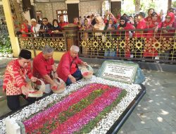 KH Hasyim Asy’ari dan Bung Karno Memiliki Nasab Hingga Rasulullah, Rachmat Hidayat dan Kader PDIP Lanjutkan Ziarah ke Makam Pendiri NU dan Gus Dur