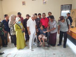 Rachmat Hidayat Kembali Sumbangkan Kursi Roda untuk Warga Mataram dan Lombok Tengah