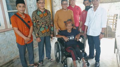 Rachmat Hidayat Gerilya Beri Bantuan Kursi Roda di Pelosok dan Pedalaman Lombok Timur