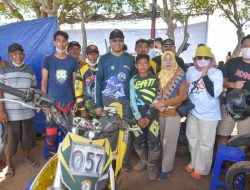 Grass Track Dimulai, Gubernur Nobar Dengan Masyarakat