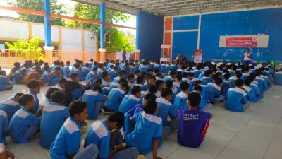 Siswa SMKN 2 Sumbawa Dapat Pelatihan #Cari_Aman bersama Honda NTB