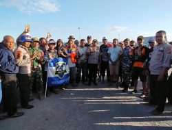 Perahu Terbalik Dihantam Gelombang Di Gili Banta, 9 Orang Pemancing Berhasil Diselamatkan