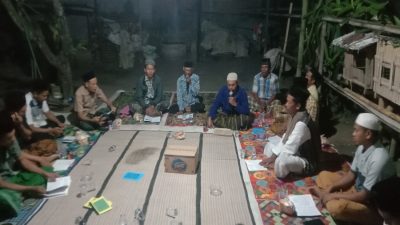 Kelompok Selakaran Rensing Bat Iringi Keberangkatan Calon Jamaah Haji