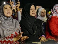 Ummi Rohmi Hadiri Konser Playmusic Festival 2023