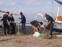 Gotong Royong Dalam Rangka Gerakan Nasional Bulan Cinta Laut