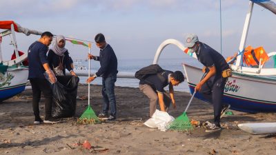 Gotong Royong Dalam Rangka Gerakan Nasional Bulan Cinta Laut