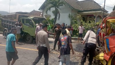 Sat Lantas Polres Lombok barat Tangani Lakalantas di Jalan Raya Yos Sudarso, Dua Pengemudi Terluka