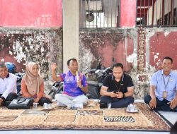 Diskominfotik NTB Beri Bantuan Telur Ayam di Kelurahan Cakranegara