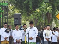 Lepas Ziarah Makam Rombongan Kemenag NTB, Miq Gite: Keduanya Tokoh Agama Terkemuka di NTB