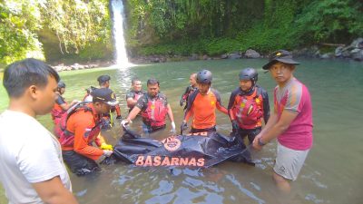 Hampir Sehari Hilang, Tim SAR Temukan Korban Tenggelam di Air Terjun