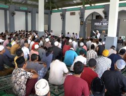 Peringati Isra Mikraj, Kalapas Lobar Ajak Warga Binaan dan Jajarannya Pahami Esensi Sholat