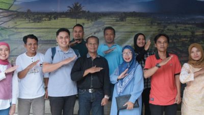 Program Jum’at Salam: Diskominfotik NTB Paparkan Optimalisasi Penggunaan Media Sosial di Desa Loyok