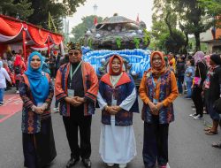 Disaksikan Miq Gita dan Bunda Lale, Mobil Hias NTB Raih Juara Harapan 3 Nasional