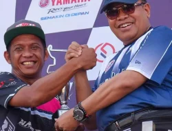 Pj Gubernur Serahkan Hadiah Pemenang Balapan Pertamina Mandalika Racing Series Round 2