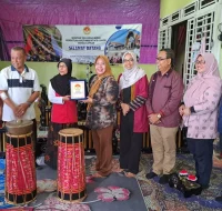 Pemprov NTB Silaturahmi dan Serahkan Gamelan bagi Warga Lombok di Johor, Malaysia