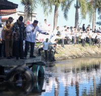 Penuangan Cairan Ecoenzyme : Sebagai Aksi Nyata, Kepedulian Terhadap Lingkungan Di Kota Mataram.