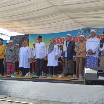 Pilbup Lombok Barat, Ribuan  massa mengantar Sumiatun -Ibnu Salim mendaftar Ke KPU Lombok Barat.