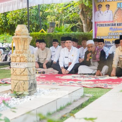 Menapak Jejak Pengabdian: Ziarah Jajaran Pemkot Mataram ke Makam Mantan Walikota