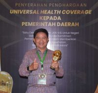 Pj Gubernur NTB Terima Penghargaan UHC Award 2024