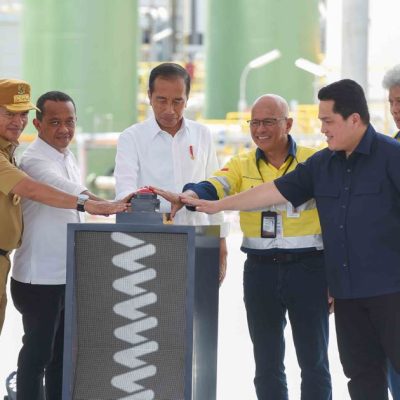 Pj Gubernur NTB Dampingi Presiden Jokowi Resmikan Smelter PT. AMNT