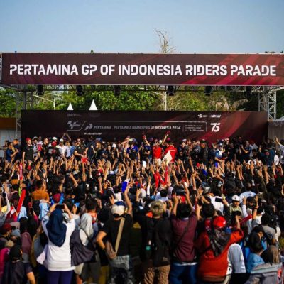 Lautan Manusia Penuhi Jalan Udayana, Sambut Riders MotoGP 2024