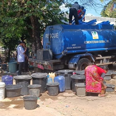 Atasi Kekeringan Semakin Meluas , BPBD Lombok Barat Gencarkan Distribusi Air Bersih