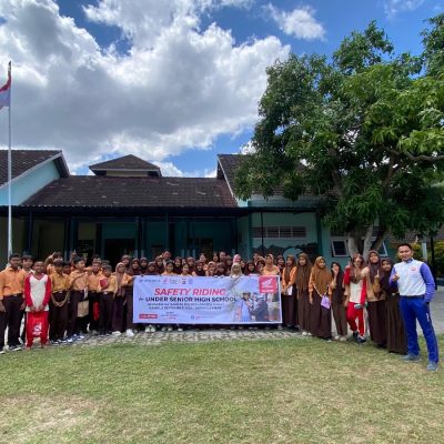 Sinergi Polres Lombok Barat dan Astra Motor NTB Lakukan Edukasi Safety Riding di SMPN 1 Lembar