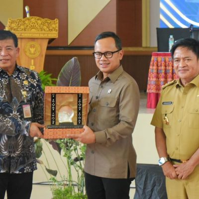 Usai di SMAN 1 Mataram, Pj Gubernur Hassanudin Dampingi Wamendagri Kunjungi IPDN Kampus NTB