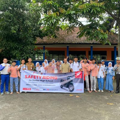 Astra Motor NTB dan Polres Lombok Barat Edukasi Keselamatan Berkendara di SMKN 2 Lembar