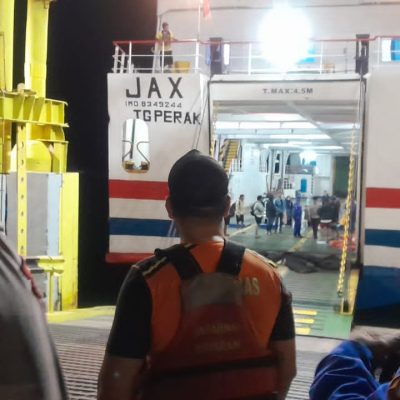 Kapal Kandas, Seluruh Penumpang Dievakuasi Dengan Selamat