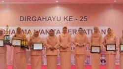 Puncak HUT DWP ke-25, Ketua DWP Diskominfotik NTB Berhasil Juara II Lomba Mendongeng